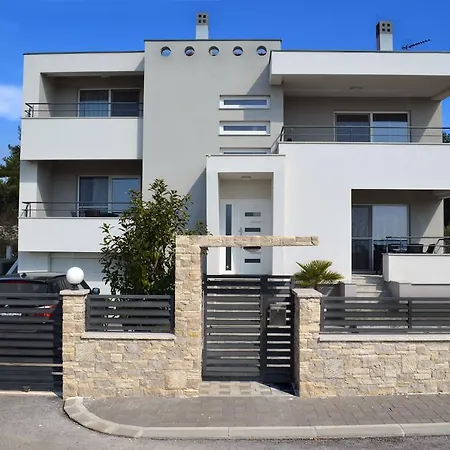 Miocic Apartment *