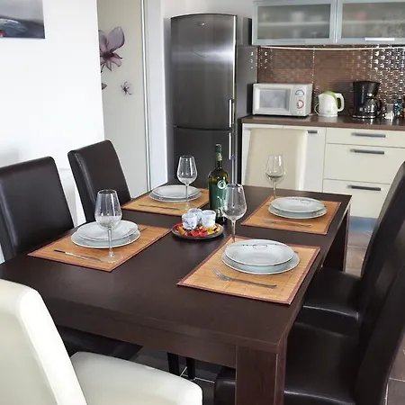 Miocic Apartment *